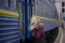 Ukrainians kiss goodbye for now